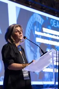Cinco barreras que todavía enfrentan las mujeres para ejercer el poder en América Latina